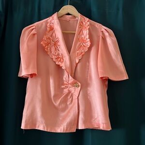 Vintage 1970s blouse w embroidered collar